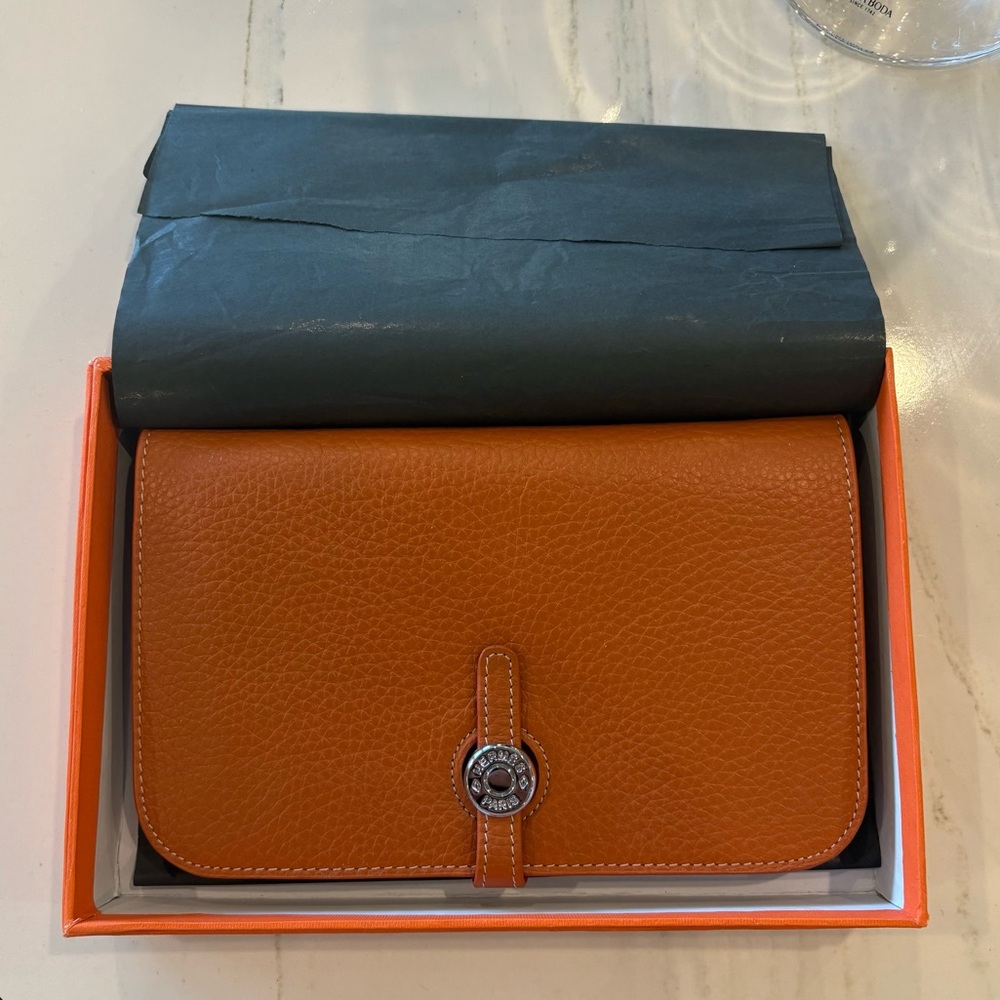 Brand new Dogon Hermes wallet and pouch
